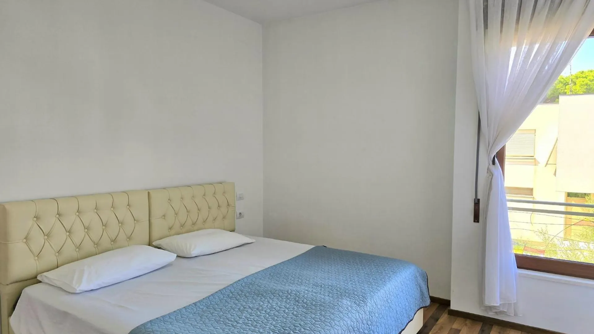 Villa Inviting Holiday Home With Garden Plazhi San Pietro Albania