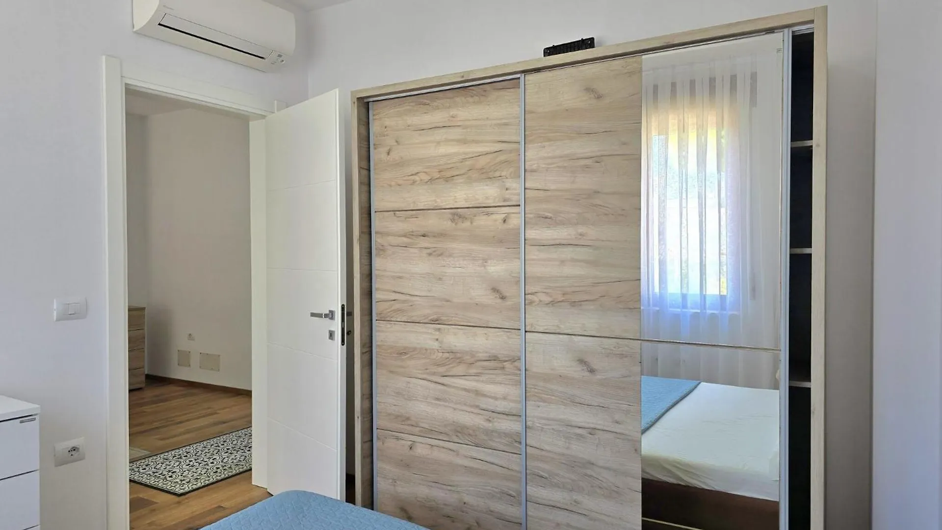 Inviting Holiday Home With Garden Plazhi San Pietro Villa