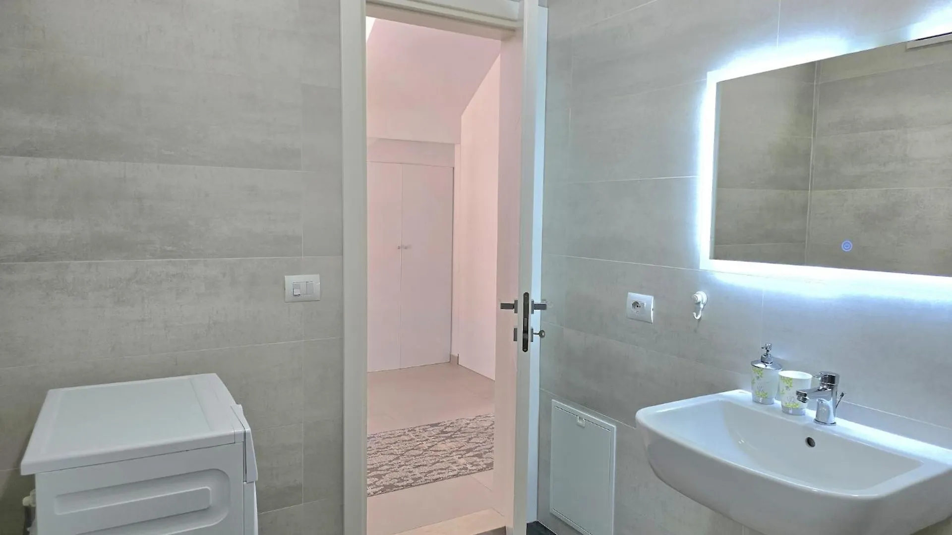 Inviting Holiday Home With Garden Plazhi San Pietro Villa